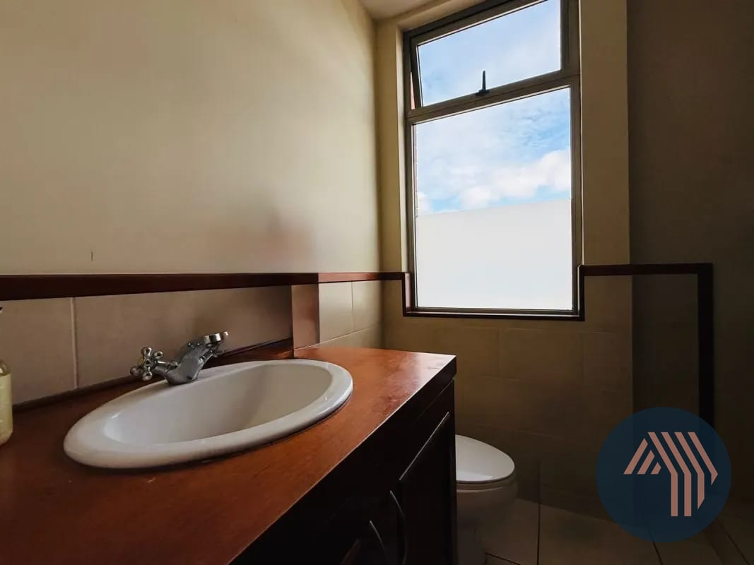 VENTA DE CÉNTRICO Y AMPLIO APARTAMENTO - BENEVENTO, ZONA 14 — Apartamento en Venta en Benevento, Zona 14, Guatemala, Ciudad — foto 2 de 17