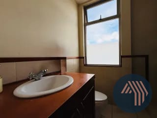 VENTA DE CÉNTRICO Y AMPLIO APARTAMENTO - BENEVENTO, ZONA 14 — Apartamento en Venta en Benevento, Zona 14, Guatemala, Ciudad — miniatura 2 de 17