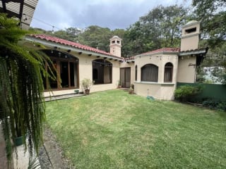 🏡 Hermosa casa en venta – El Encinal — Casa en Venta en El Encinal, Zona 7 Mixco, Guatemala, Ciudad — miniatura 1 de 11