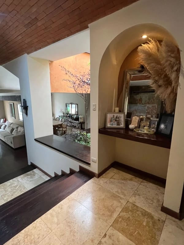 🏡 Hermosa casa en venta – El Encinal — Casa en Venta en El Encinal, Zona 7 Mixco, Guatemala, Ciudad — foto 7 de 11