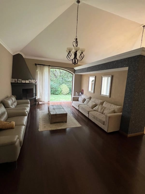 🏡 Hermosa casa en venta – El Encinal — Casa en Venta en El Encinal, Zona 7 Mixco, Guatemala, Ciudad — foto 4 de 11