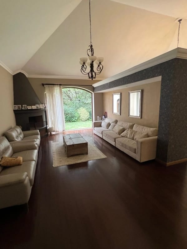 🏡 Hermosa casa en venta – El Encinal — Casa en Venta en El Encinal, Zona 7 Mixco, Guatemala, Ciudad — foto 3 de 11