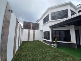 🏡 Casa de lujo con apartamento independiente – Km 19 Carretera a San José Pinula — Casa en Venta en km 16-20, Carretera a El Salvador, Guatemala, Ciudad — miniatura 1 de 17