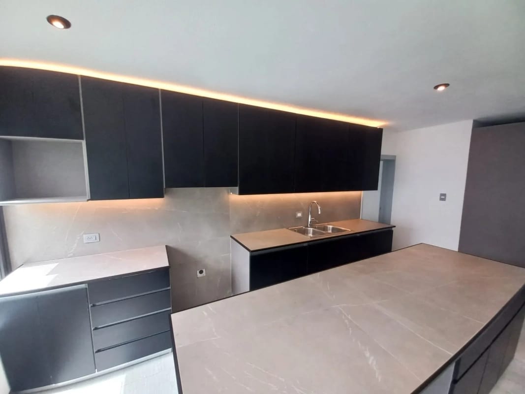 🏡 Casa de lujo con apartamento independiente – Km 19 Carretera a San José Pinula — Casa en Venta en km 16-20, Carretera a El Salvador, Guatemala, Ciudad — foto 16 de 17