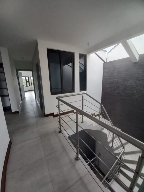 🏡 Casa de lujo con apartamento independiente – Km 19 Carretera a San José Pinula — Casa en Venta en km 16-20, Carretera a El Salvador, Guatemala, Ciudad — foto 14 de 17
