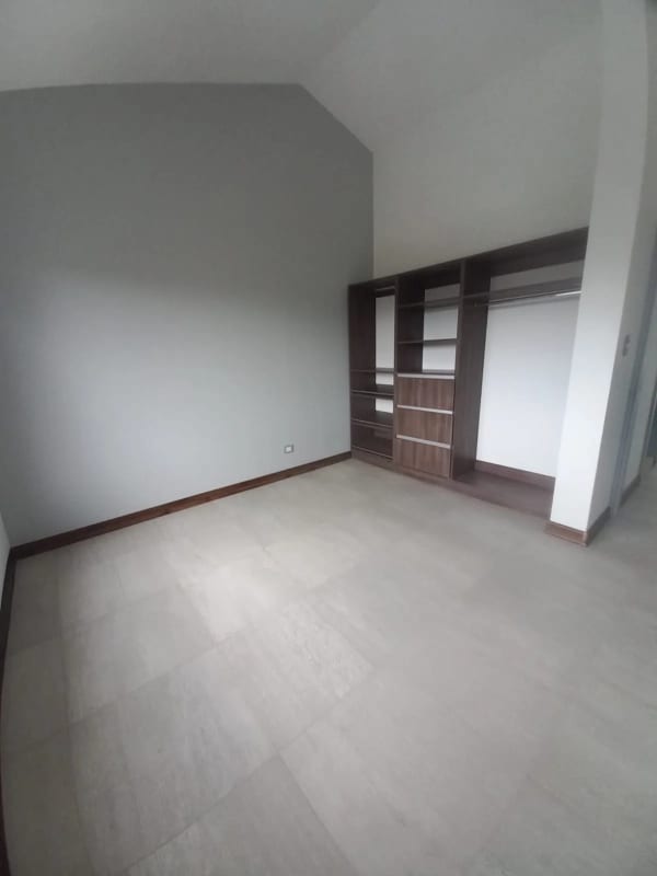 🏡 Casa de lujo con apartamento independiente – Km 19 Carretera a San José Pinula — Casa en Venta en km 16-20, Carretera a El Salvador, Guatemala, Ciudad — foto 5 de 17