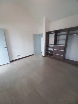 🏡 Casa de lujo con apartamento independiente – Km 19 Carretera a San José Pinula — Casa en Venta en km 16-20, Carretera a El Salvador, Guatemala, Ciudad — miniatura 3 de 17