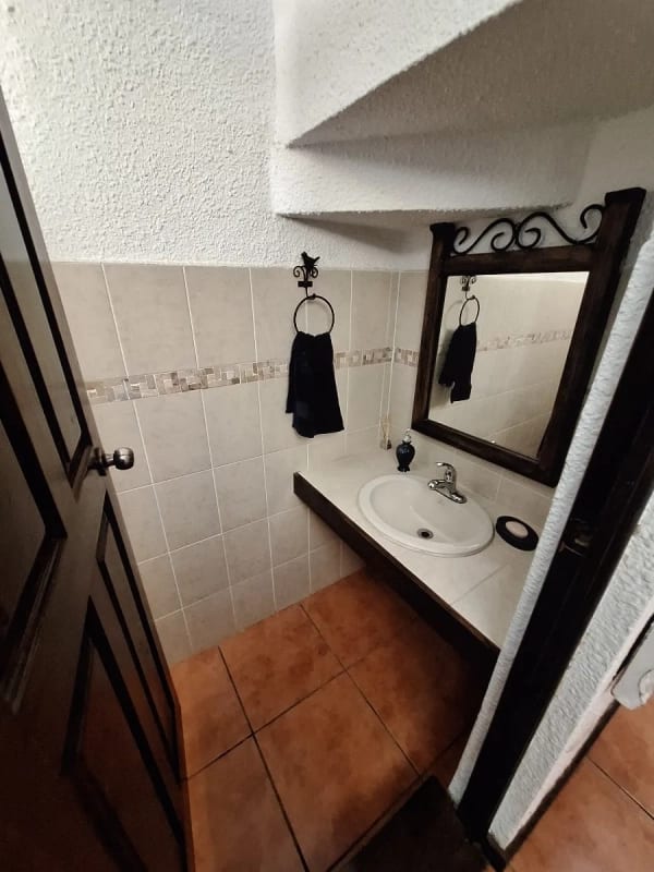 🏡 ¡Tu nuevo hogar te espera en Los Faroles, San Lucas! 🌿 — Casa en Venta en San Lucas Sacatepéquez, Sacatepéquez — foto 10 de 12