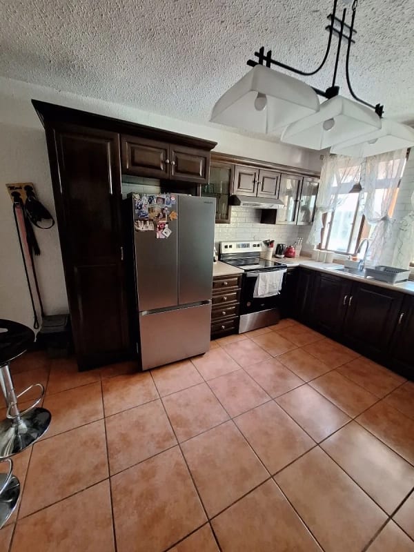 🏡 ¡Tu nuevo hogar te espera en Los Faroles, San Lucas! 🌿 — Casa en Venta en San Lucas Sacatepéquez, Sacatepéquez — foto 3 de 12