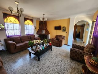🏡 ¡Casa en venta en Zona 5, a pocos metros del Boulevard Asunción! — Casa en Venta en Zona 5, Guatemala, Ciudad — miniatura 1 de 14