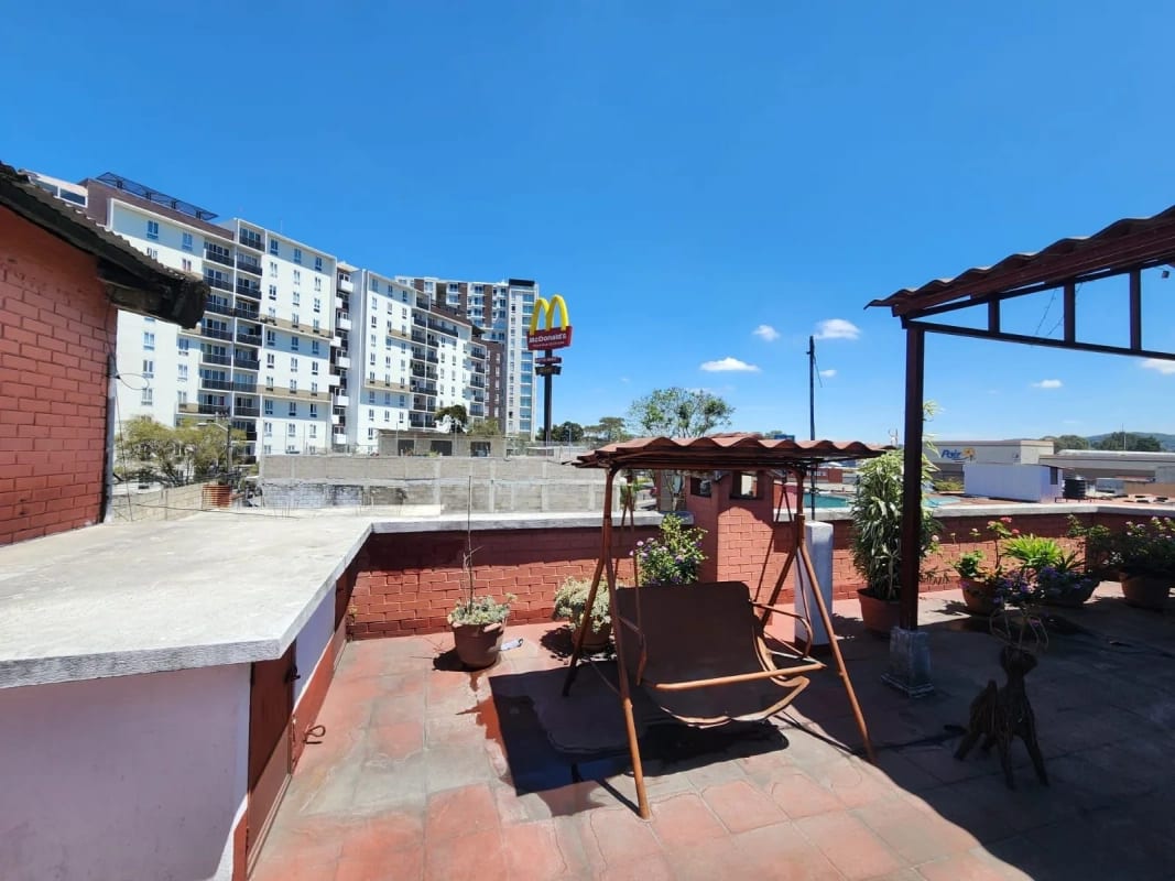 🏡 ¡Casa en venta en Zona 5, a pocos metros del Boulevard Asunción! — Casa en Venta en Zona 5, Guatemala, Ciudad — foto 2 de 14
