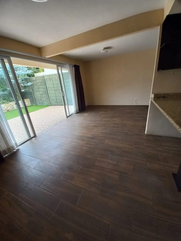 PRECIOSA CASA EN VENTA! 🏡 📍 A solo 5 minutos del cruce a Olmeca, Km 16.5 Carretera a El Salvador — Casa en Venta en Carretera a El Salvador, Guatemala, Ciudad — foto 13 de 13