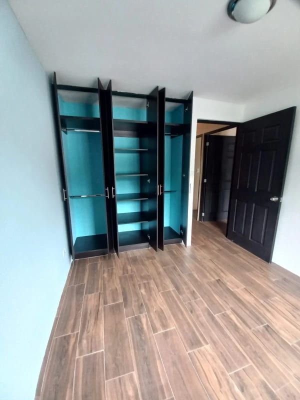 PRECIOSA CASA EN VENTA! 🏡 📍 A solo 5 minutos del cruce a Olmeca, Km 16.5 Carretera a El Salvador — Casa en Venta en Carretera a El Salvador, Guatemala, Ciudad — foto 10 de 13