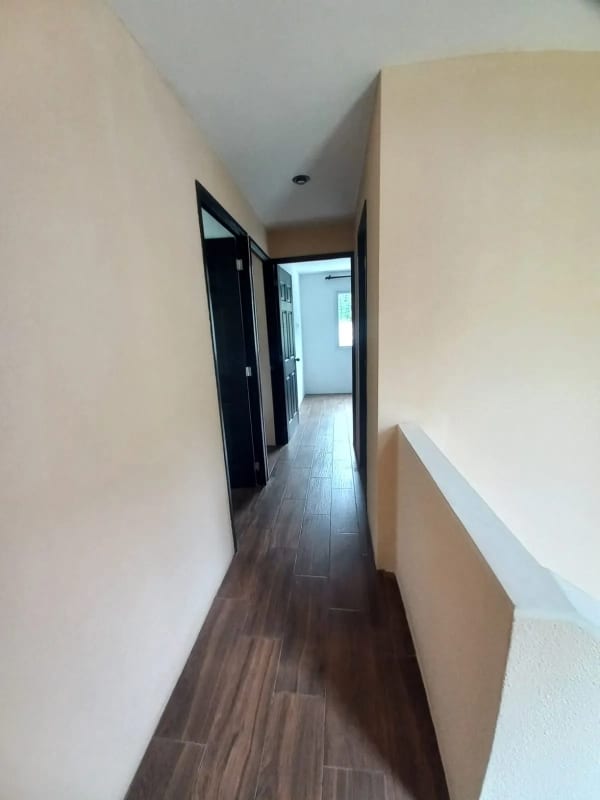 PRECIOSA CASA EN VENTA! 🏡 📍 A solo 5 minutos del cruce a Olmeca, Km 16.5 Carretera a El Salvador — Casa en Venta en Carretera a El Salvador, Guatemala, Ciudad — foto 9 de 13