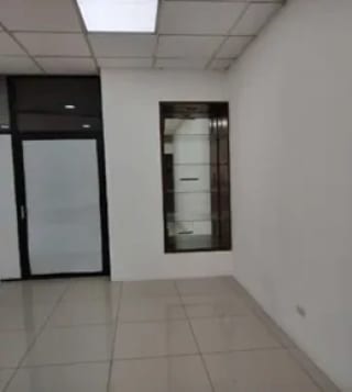 Oficina en Renta – Zona 13, Avenida Hincapié. Oficina 1 “A”, ¡lista para usar o adaptar según tus necesidades! — Oficina en Alquiler en Zona 13, Guatemala, Ciudad — miniatura 1 de 4