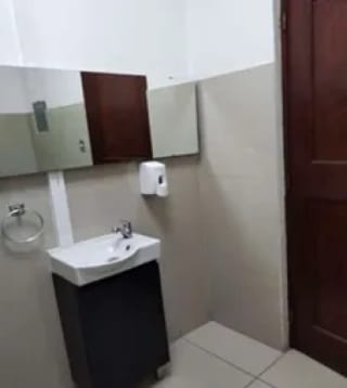Oficina en Renta – Zona 13, Avenida Hincapié. Oficina 1 “A”, ¡lista para usar o adaptar según tus necesidades! — Oficina en Alquiler en Zona 13, Guatemala, Ciudad — miniatura 3 de 4