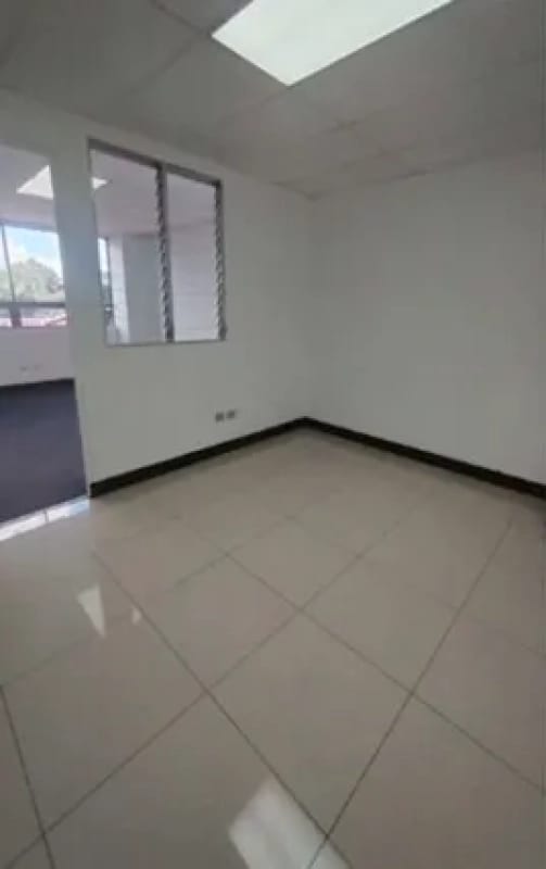 🏢 Oficina en Renta – Zona 13, Avenida Hincapié ¡Amplia, funcional y lista para usar! 📍 — Oficina en Alquiler en Zona 13, Guatemala, Ciudad — foto 4 de 7