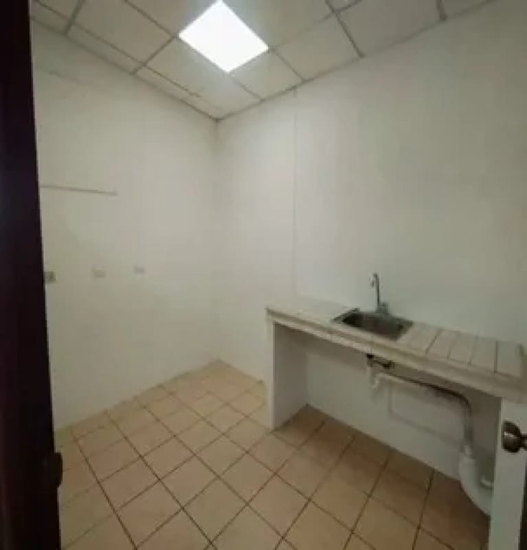 Se renta oficina amplia – Zona 13, Avenida Hincapié — Oficina en Alquiler en Zona 13, Guatemala, Ciudad — foto 3 de 5