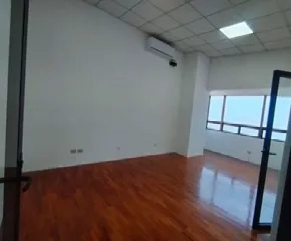 Se renta oficina amplia – Zona 13, Avenida Hincapié — Oficina en Alquiler en Zona 13, Guatemala, Ciudad — foto 2 de 5
