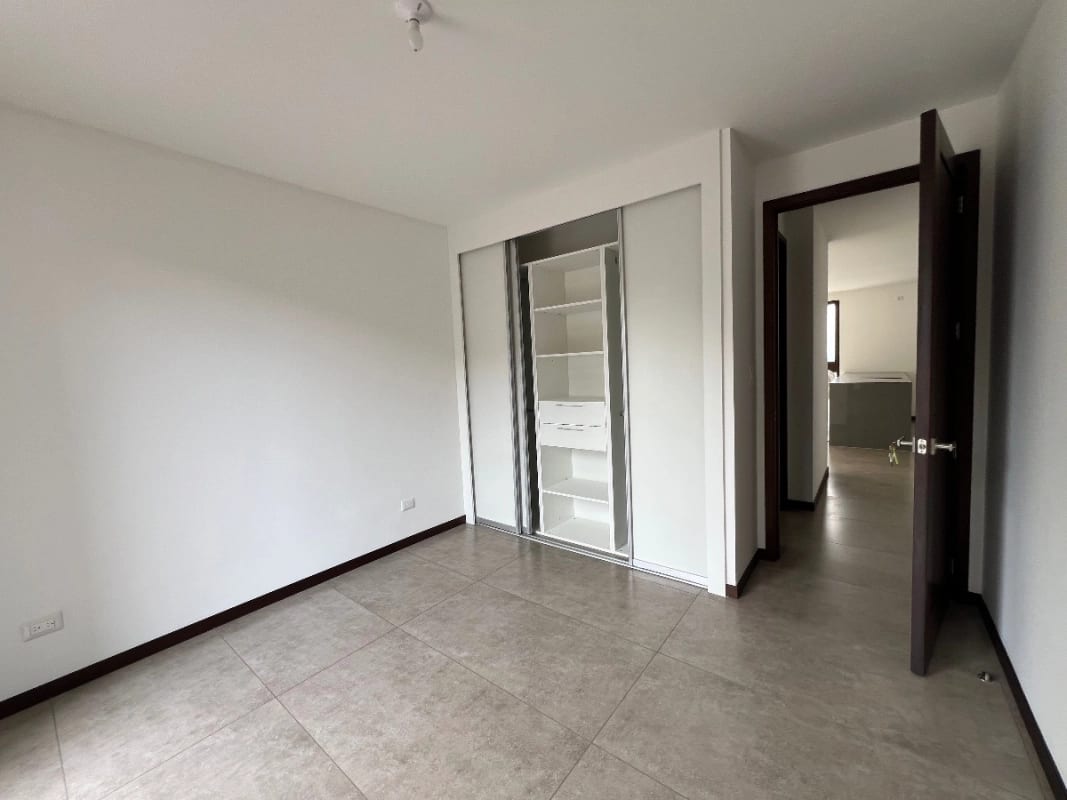 Apartamento Renta Zona 15 San Lázaro, 154 MTS2 + 39 Mts Terraza , 3 Dormitorios, + Dormitorio de Servicio $2,500 — Apartamento en Alquiler en Zona 15, Guatemala, Ciudad — foto 4 de 7