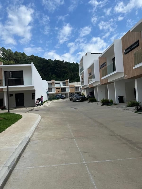 Alquiler Casa de 3 Niveles y  4 Dormitorios en Nogal de San Isidro Zona 16 — Casa en Alquiler en Zona 16, Guatemala, Ciudad — foto 7 de 11