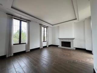 Casa Renta Zona 16, 455 MTS2. 4 Dormitorios $5,750 INCLUYE IVA Y MANT — Casa en Alquiler en Zona 16, Guatemala, Ciudad — miniatura 8 de 10