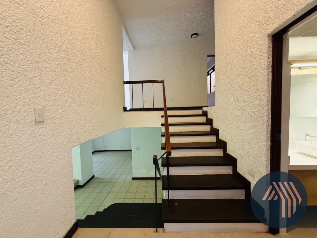 ALQUILER DE APTO. TIPO TOWNHOUSE - LA SOLANA, ZONA 15 — Apartamento en Alquiler en Zona 15, Guatemala, Ciudad — foto 1 de 16