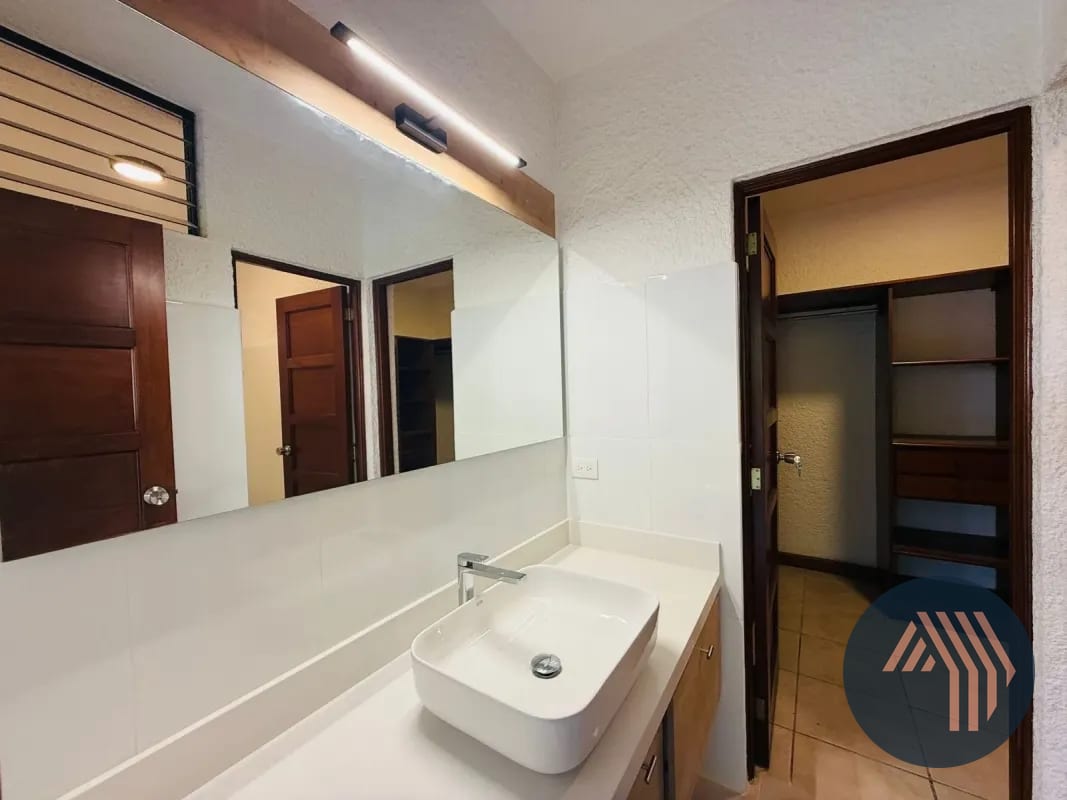 ALQUILER DE APTO. TIPO TOWNHOUSE - LA SOLANA, ZONA 15 — Apartamento en Alquiler en Zona 15, Guatemala, Ciudad — foto 10 de 16