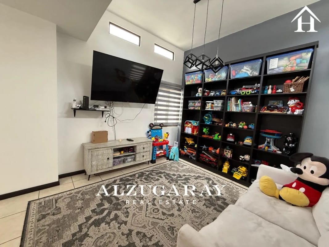 CASA C/ JARDÍN Y PERGOLA Z.16- 3 HAB. / VISTAS DE SAN ISIDRO — Casa en Venta en Vistas de San Isidro, Zona 16, Guatemala, Ciudad — foto 4 de 10
