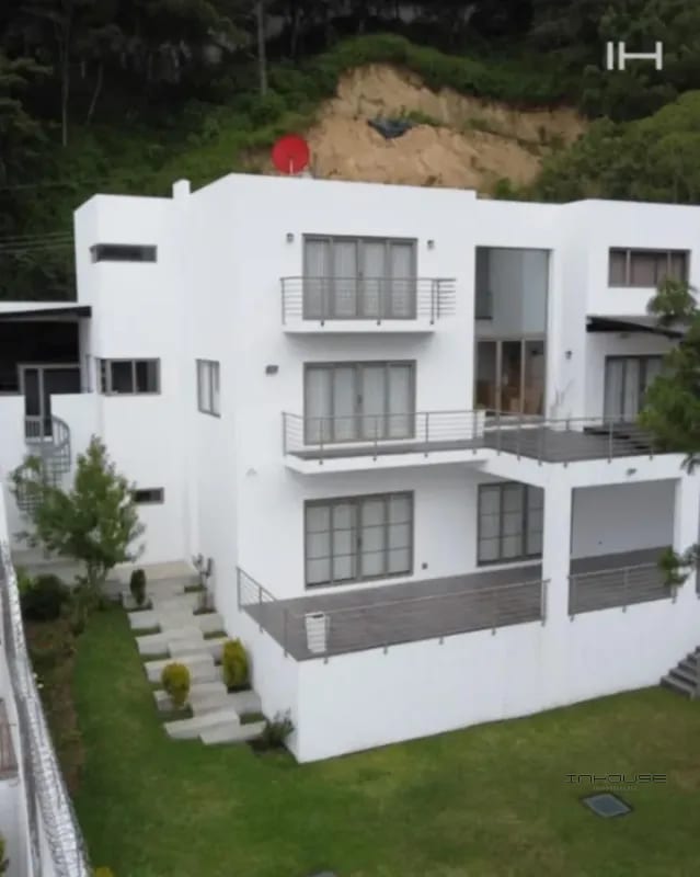 CASA EN VENTA EN ZONA 16 MODERNA, CUMBRES — Casa en Venta en Zona 16, Guatemala, Ciudad — foto 1 de 13
