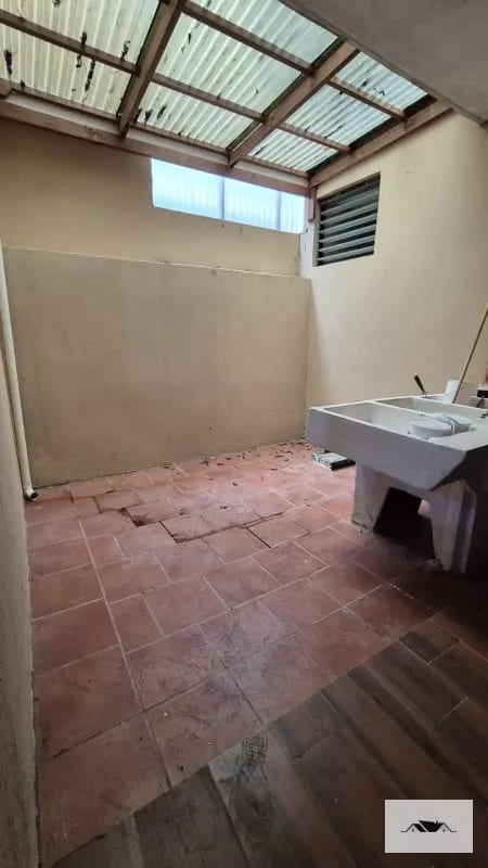 EN VENTA CASA PARA REMODELAR  KM 12.5  CAES SANTA ROSALIA — Casa en Venta en Santa Rosalia La Laguna, Carretera a El Salvador, Guatemala, Ciudad — foto 3 de 15