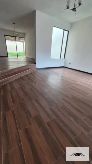 EN VENTA CASA PARA REMODELAR  KM 12.5  CAES SANTA ROSALIA — Casa en Venta en Santa Rosalia La Laguna, Carretera a El Salvador, Guatemala, Ciudad — miniatura 11 de 15