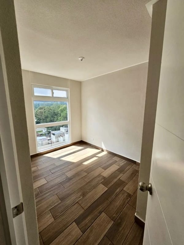 Alquiler Apartamento Edificio Lares, Zona 16 — Apartamento en Alquiler en Lares 16, Zona 16, Guatemala, Ciudad — foto 4 de 8