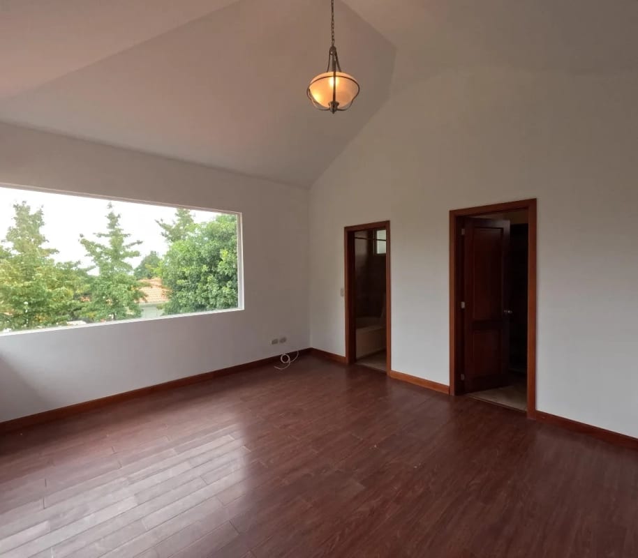 CASA EN VENTA CARRETERA AL SALVADOR PORTAL DEL BOSQUE ll — Casa en Venta en Portal del Bosque II, Carretera a El Salvador, Guatemala, Ciudad — foto 2 de 9