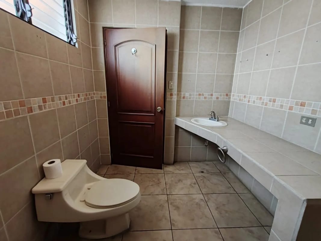 Casa en VENTA CONDOMINIO PANORAMA ideal para fundación  u oficinas — Casa en Venta en Zona 8 Mixco, Guatemala, Ciudad — foto 10 de 16