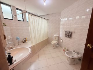 Residencia en Venta en Colinas de Andalucía — Casa en Venta en Carretera a El Salvador, Guatemala, Ciudad — miniatura 2 de 9
