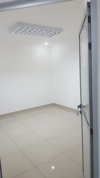 oficina en alquiler en zona 10 Dubai Center — Oficina en Alquiler en Dubai Center, Zona 10, Guatemala, Ciudad — miniatura 2 de 6