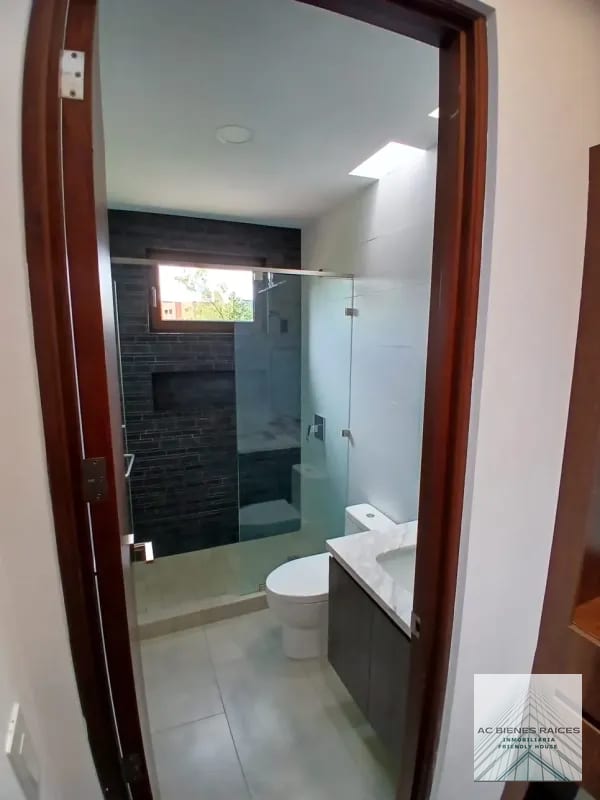 HERMOSA CASA EN RENTA BURANAS KM. 15.5 — Casa en Alquiler en Buranas Concepción, Carretera a El Salvador, Guatemala, Ciudad — foto 3 de 14