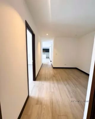 APARTAMENTO EN RENTA ZONA 13 IRIDIA CON AMPLIA TERRAZA — Apartamento en Alquiler en Zona 13, Guatemala, Ciudad — miniatura 6 de 15