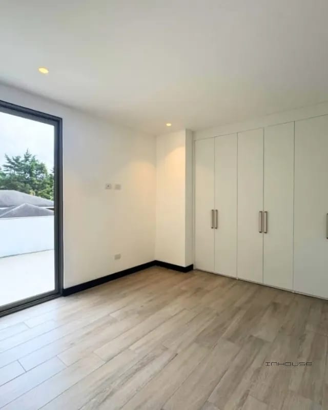 APARTAMENTO EN RENTA ZONA 13 IRIDIA CON AMPLIA TERRAZA — Apartamento en Alquiler en Zona 13, Guatemala, Ciudad — foto 3 de 15
