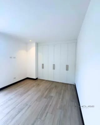 APARTAMENTO EN RENTA ZONA 13 IRIDIA CON AMPLIA TERRAZA — Apartamento en Alquiler en Zona 13, Guatemala, Ciudad — miniatura 2 de 15