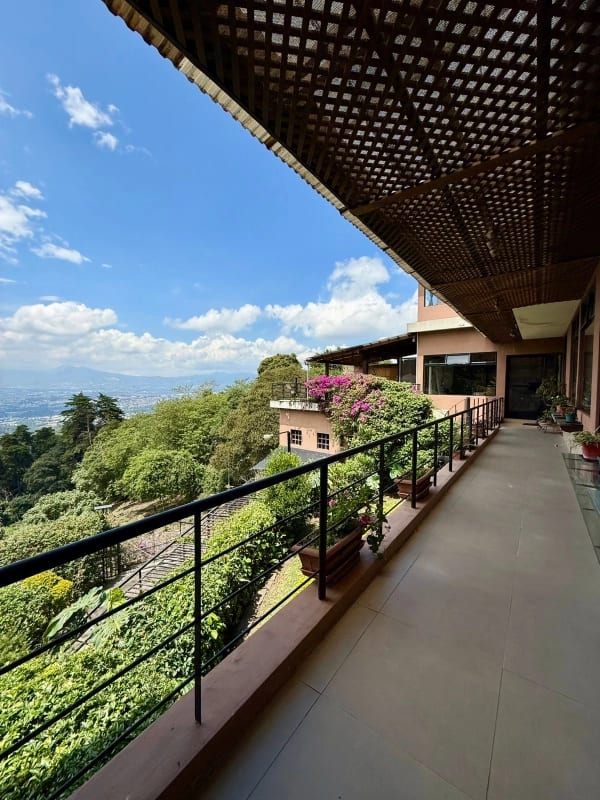 casa en Venta Bellas Luces, acceso privado por La Brecha, final 20 calle zona 10 — Casa en Venta en Bellas Luces, Santa Catarina Pinula, Guatemala, Ciudad — foto 3 de 11