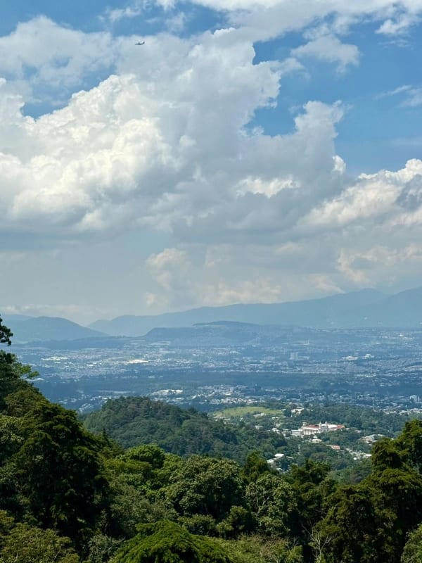 casa en Venta Bellas Luces, acceso privado por La Brecha, final 20 calle zona 10 — Casa en Venta en Bellas Luces, Santa Catarina Pinula, Guatemala, Ciudad — foto 2 de 11