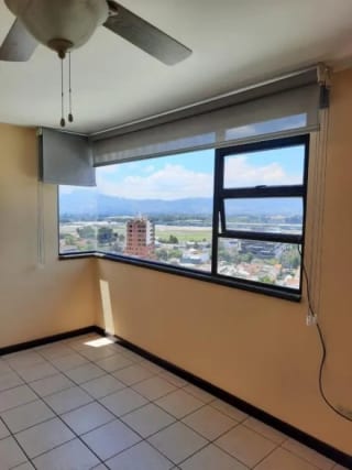 VENTA DE  APARTAMENTO ZONA 14 SANTORINI AMERICAS CON BONITA VISTA — Apartamento en Venta en Santorini Américas, Zona 14, Guatemala, Ciudad — miniatura 1 de 8