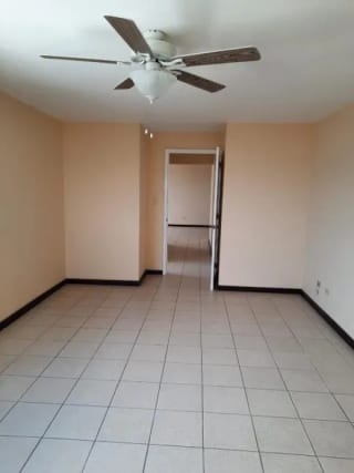 VENTA DE  APARTAMENTO ZONA 14 SANTORINI AMERICAS CON BONITA VISTA — Apartamento en Venta en Santorini Américas, Zona 14, Guatemala, Ciudad — miniatura 3 de 8