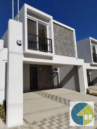 Casas para Estrenar en Altos de Village II — Casa en Venta en Carretera a El Salvador, Guatemala, Ciudad — miniatura 1 de 14