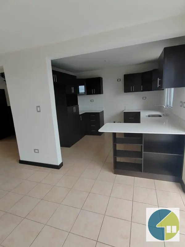 Casas para Estrenar en Altos de Village II — Casa en Venta en Carretera a El Salvador, Guatemala, Ciudad — foto 10 de 14