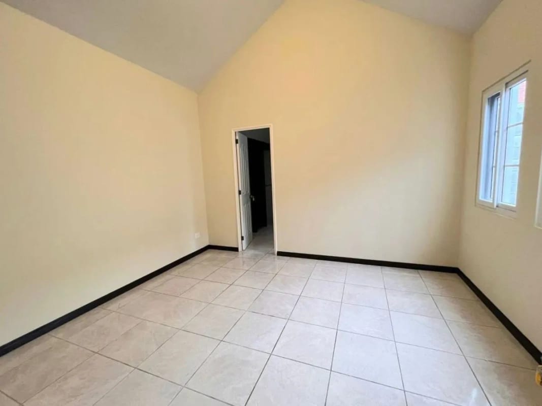 Venta de Casa - Condado Naranjo, Condominio Santa Elena, Zona 4 de Mixco — Casa en Venta en Condado Naranjo, Zona 4 Mixco, Guatemala, Ciudad — foto 9 de 12