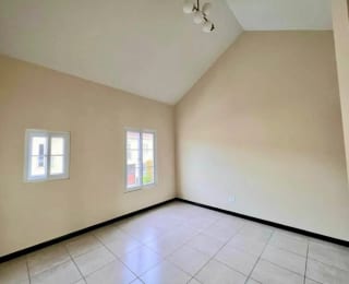 Venta de Casa - Condado Naranjo, Condominio Santa Elena, Zona 4 de Mixco — Casa en Venta en Condado Naranjo, Zona 4 Mixco, Guatemala, Ciudad — miniatura 7 de 12