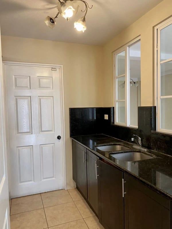Venta de Casa - Condado Naranjo, Condominio Santa Elena, Zona 4 de Mixco — Casa en Venta en Condado Naranjo, Zona 4 Mixco, Guatemala, Ciudad — foto 3 de 12